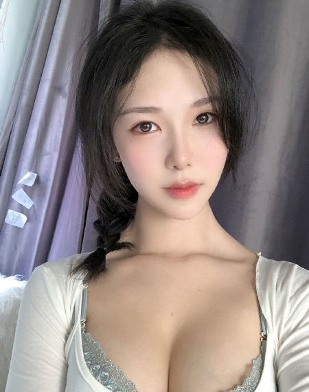 在老公旁边偷情女的不敢出声_HD在线播放